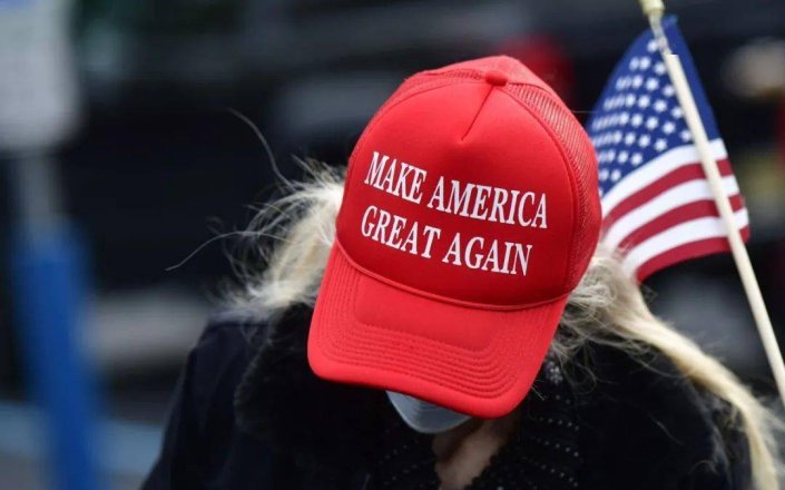 The Role of Baseball Caps and Shopping Bags in Political Campaigns